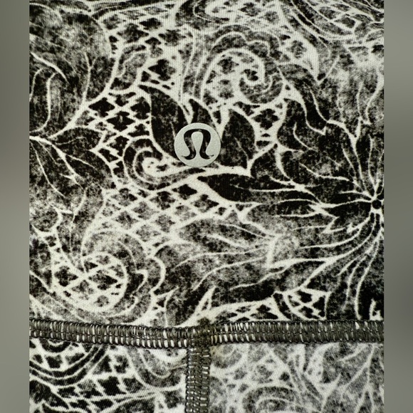 Lululemon Wunder Under Crop High-Rise Full-On Luxtreme 21" Size 4 EUC - Picture 8 of 9